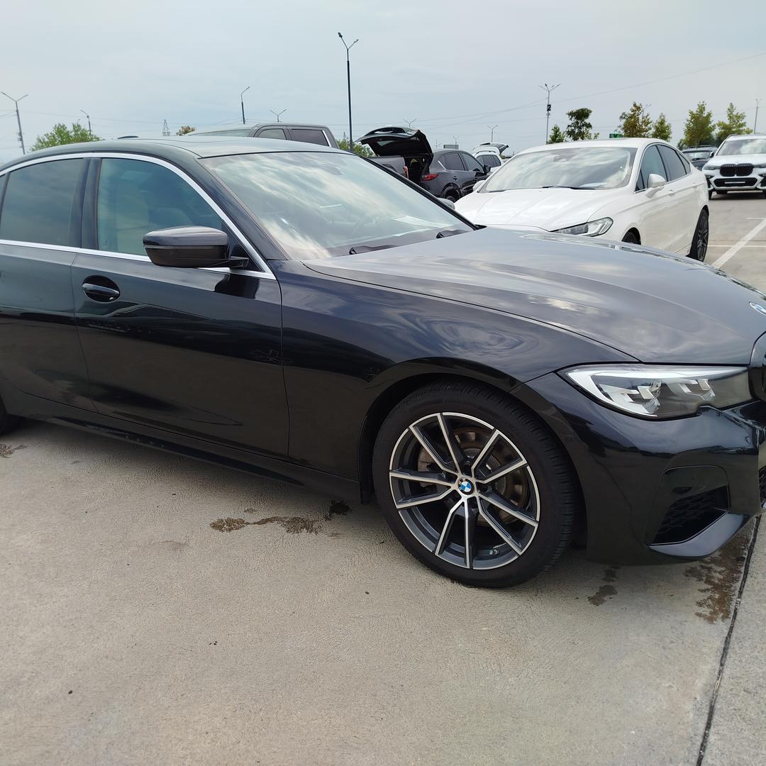 BMW 330 2019 — photo 2