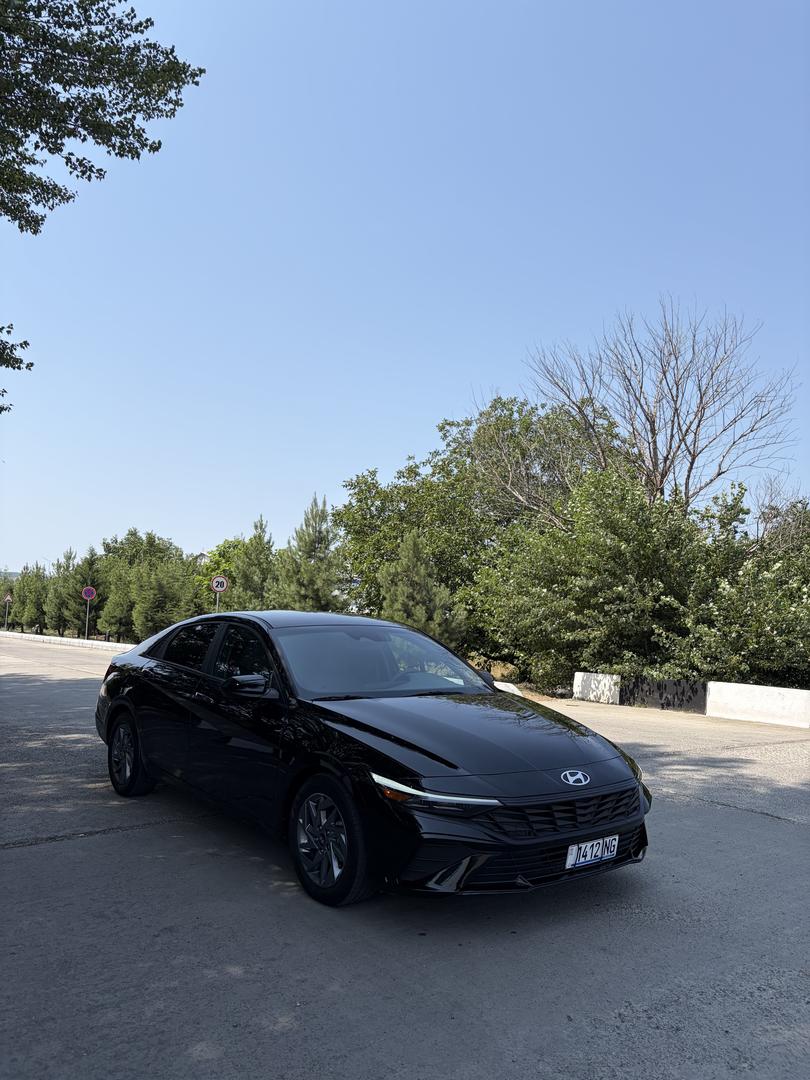 Hyundai Elantra 2024 — photo 2