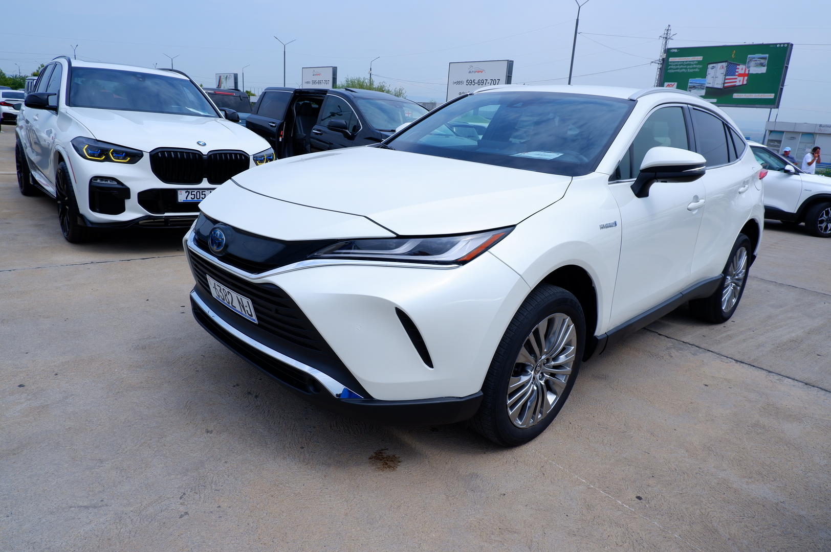 Toyota Venza 2021 — photo 2
