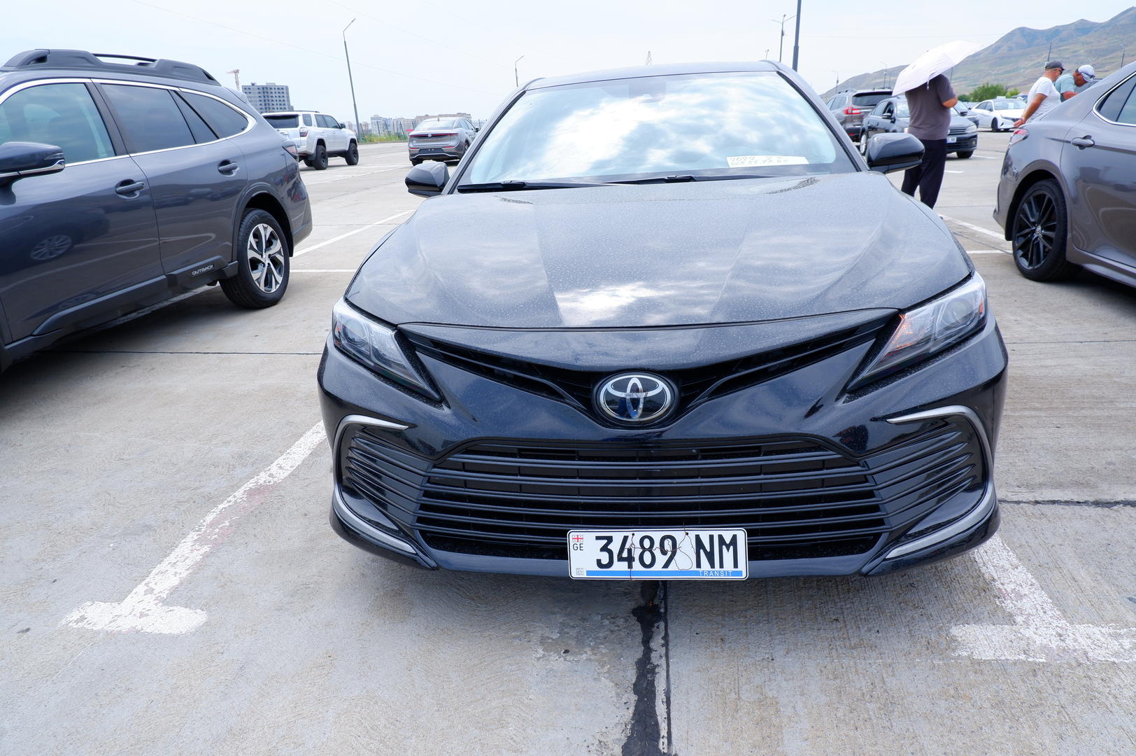 Toyota Camry 2022 — photo 2