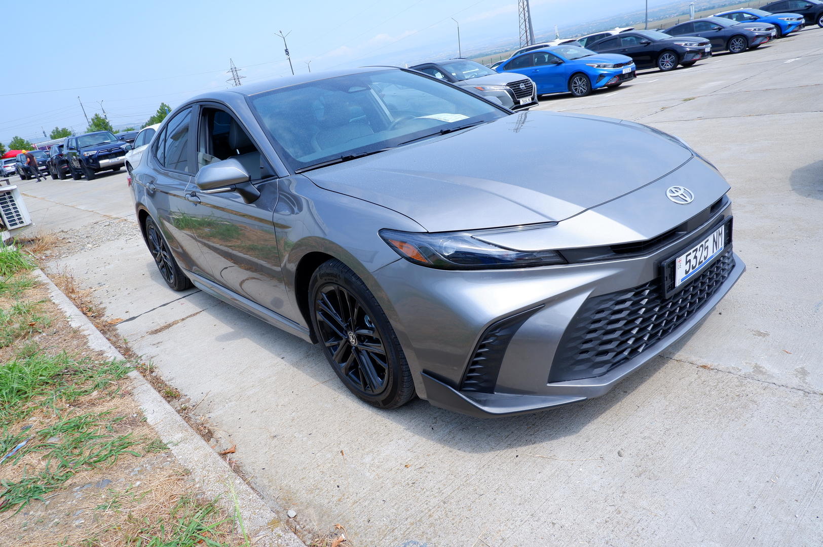 Toyota Camry 2025 — photo 2