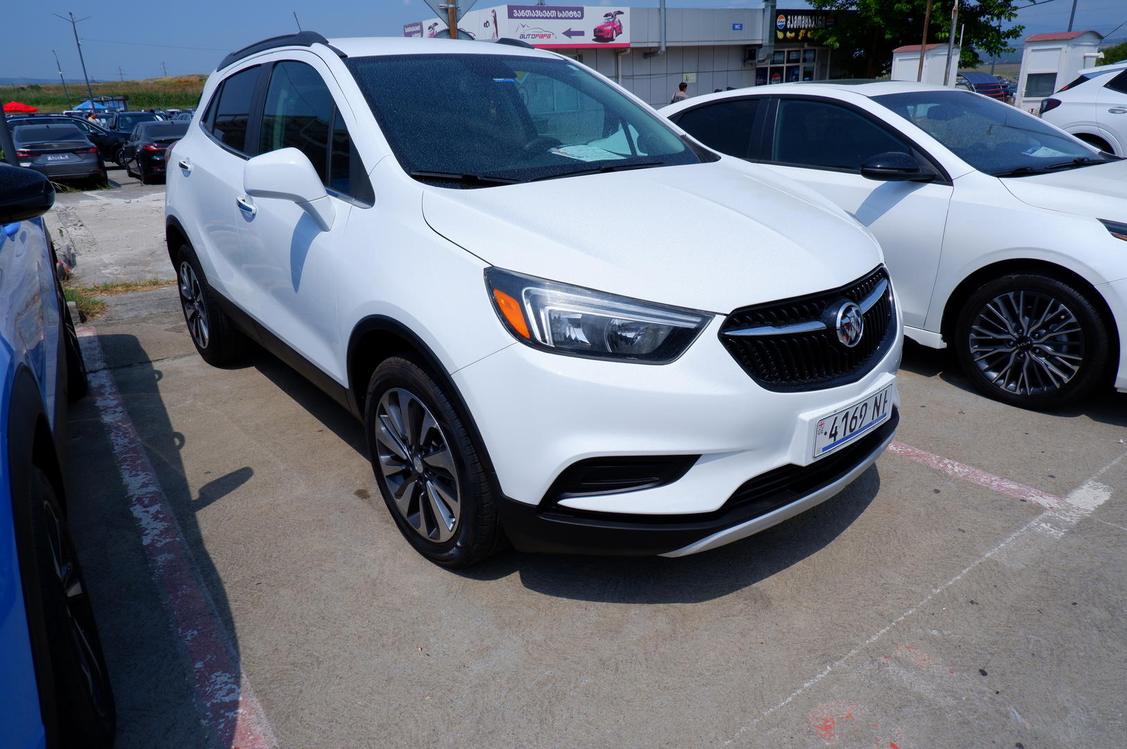 Buick Encore 2021 — photo 2
