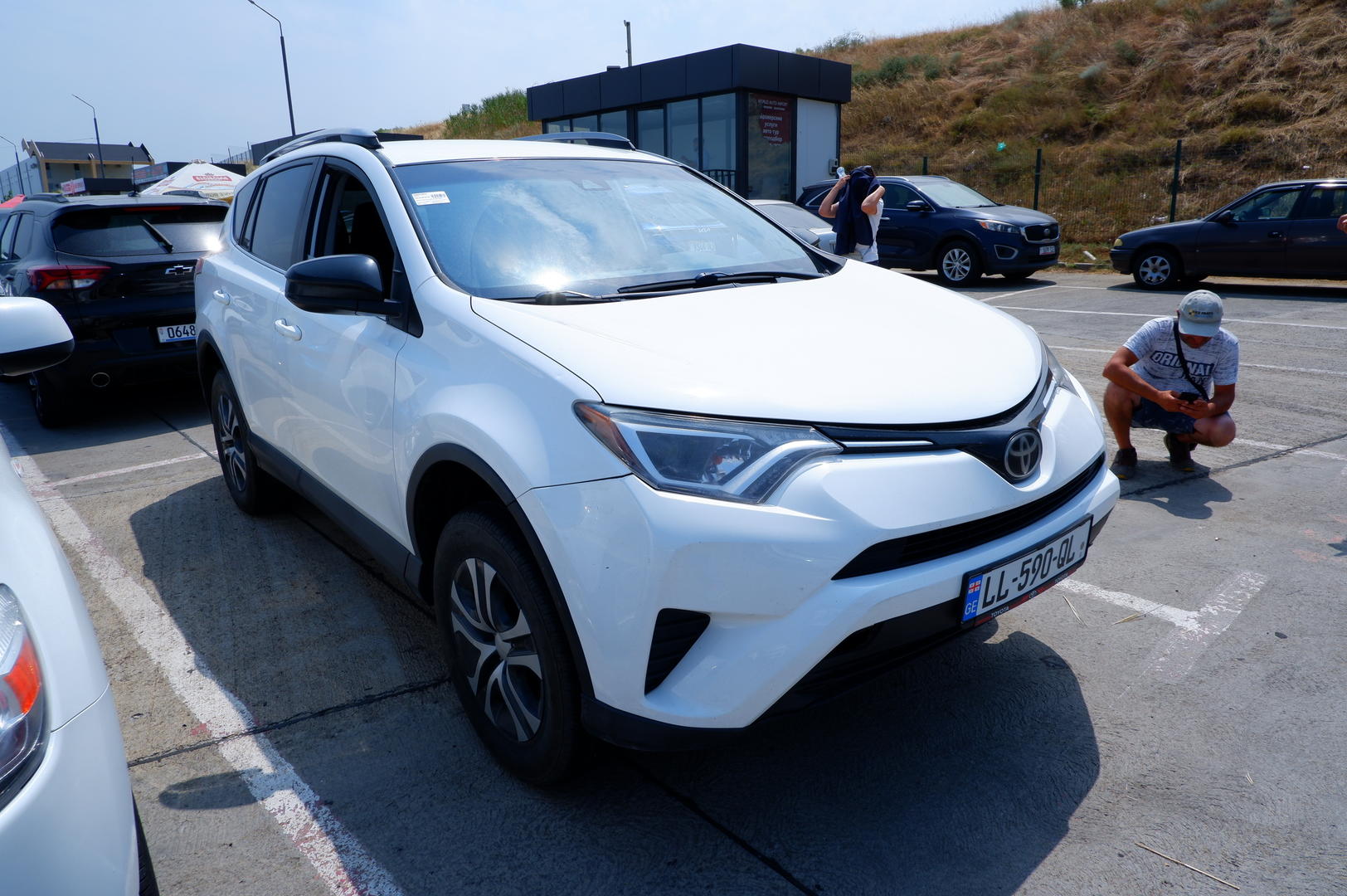 Toyota RAV4 2017 — photo 2