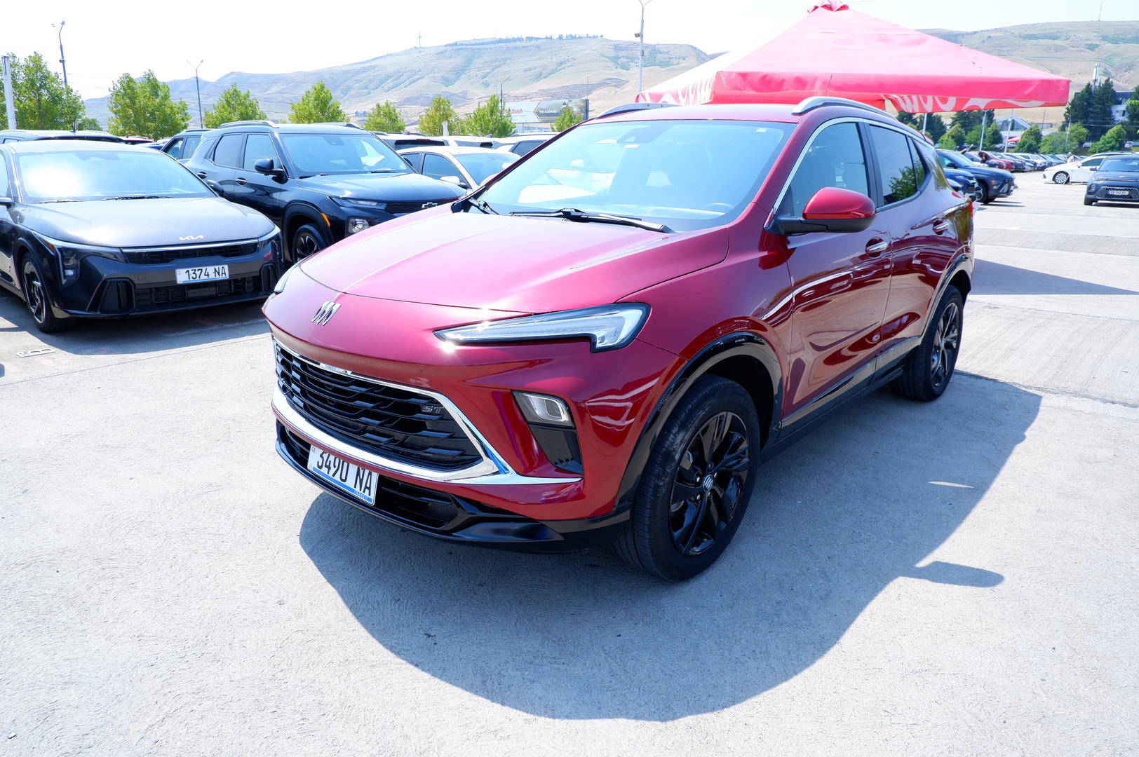 Buick Encore 2023 — photo 2