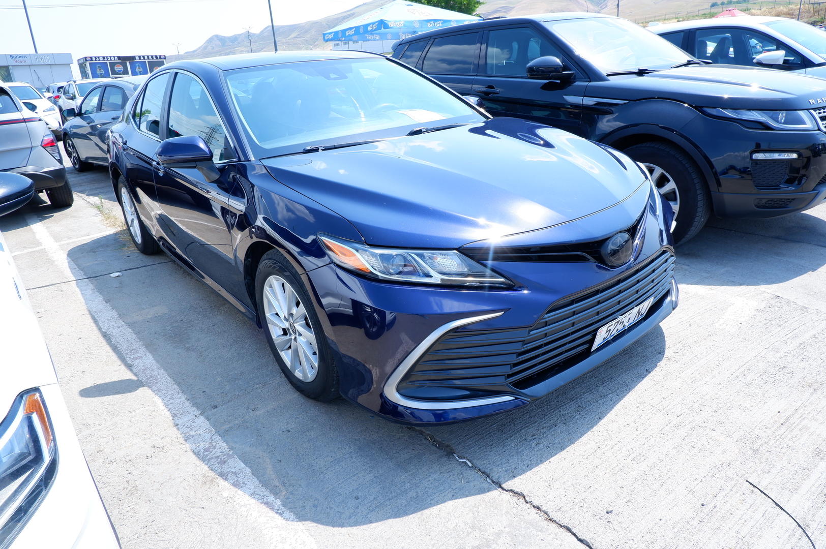 Toyota Camry 2021 — photo 2