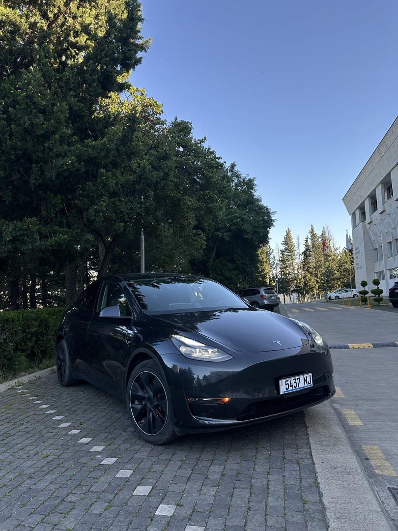 Tesla Model Y 2025 — photo 2