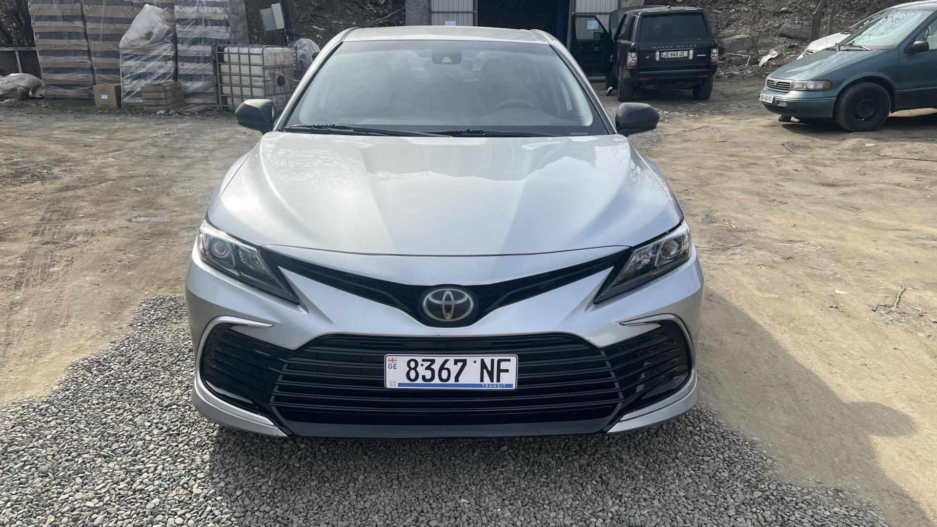 Toyota Camry 2021 — photo 2