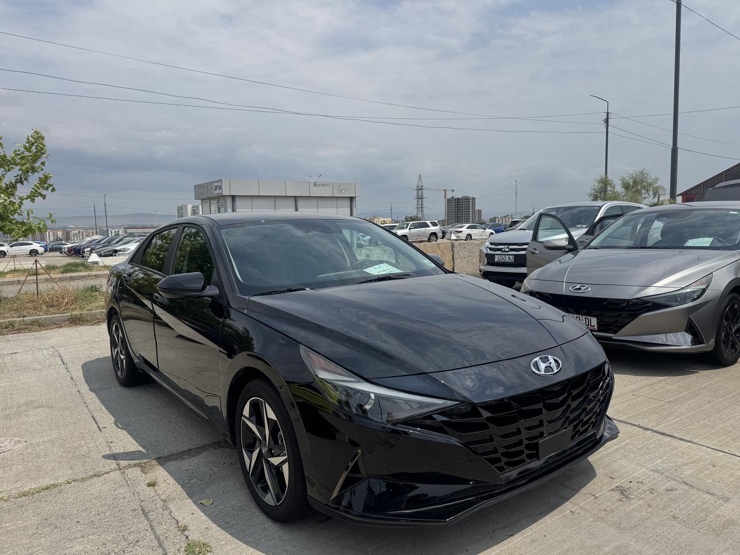 Hyundai Elantra 2023 — photo 2