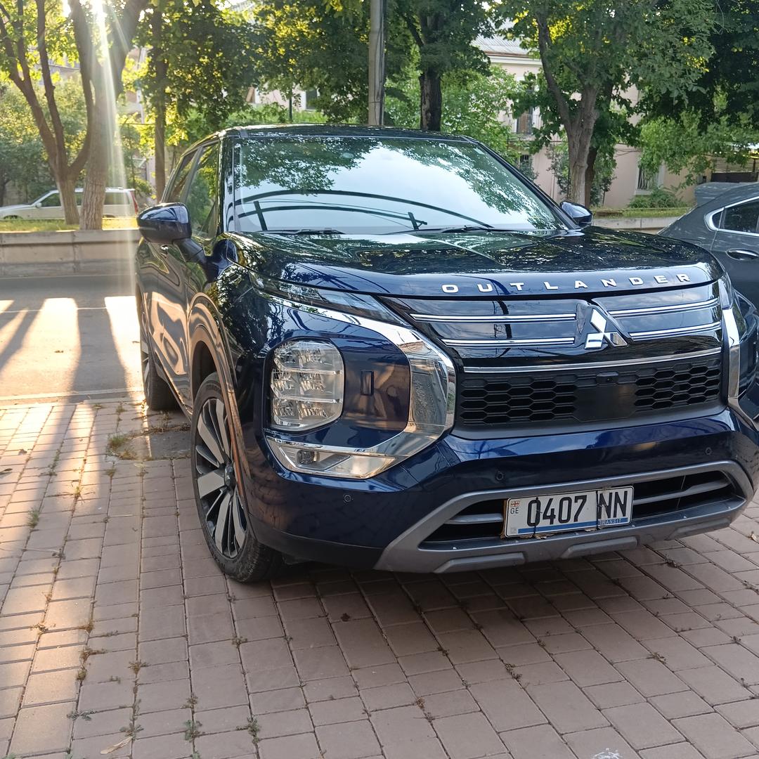 Mitsubishi Outlander 2025 — photo 2