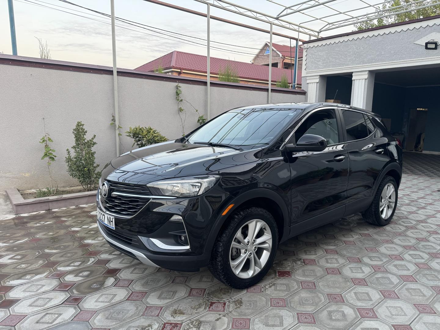 Buick Encore 2022 — photo 2