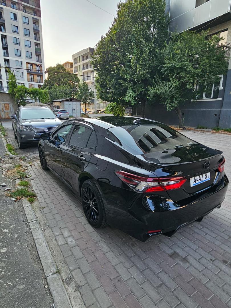Toyota Camry 2021 — photo 2