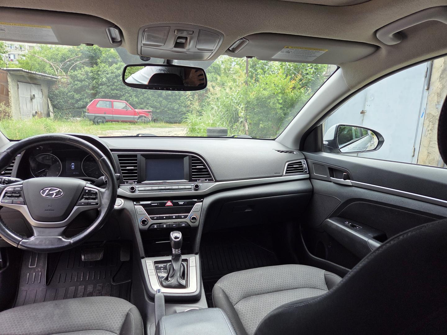 Hyundai Elantra 2016 — photo 2