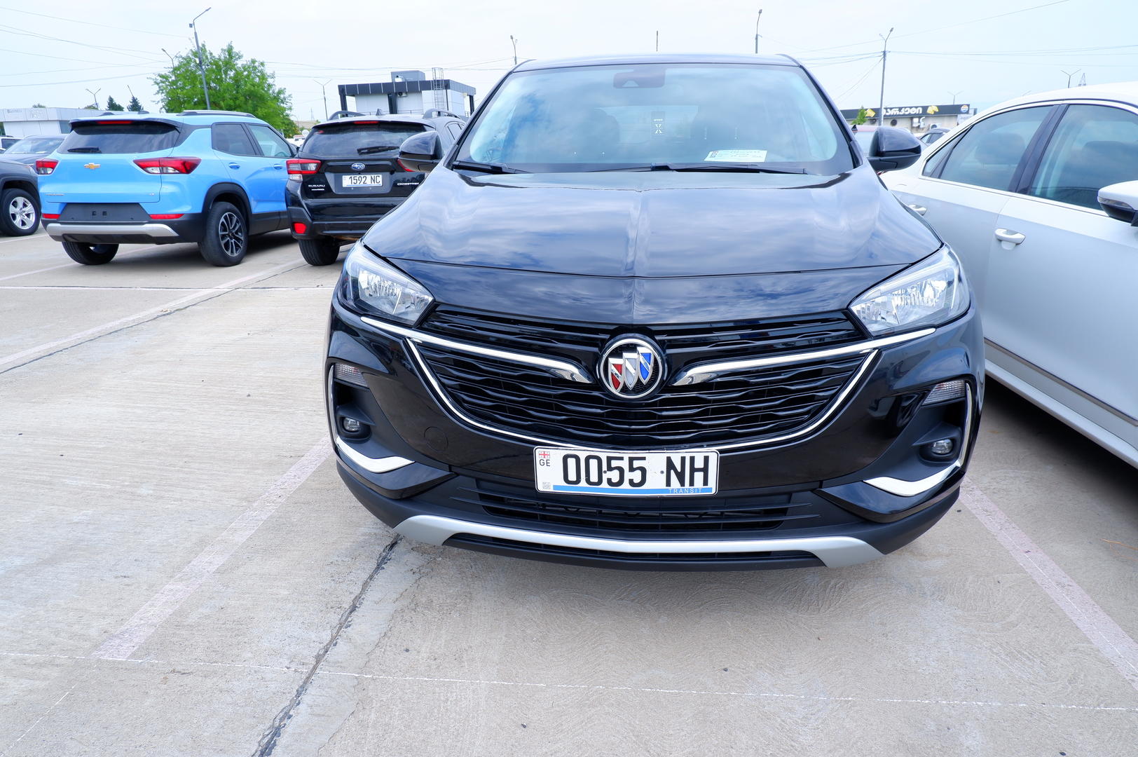 Buick Encore 2023 — photo 2
