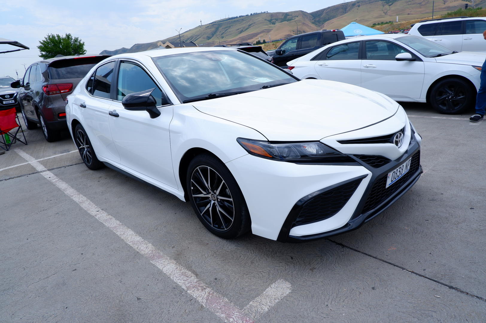 Toyota Camry 2021 — photo 2