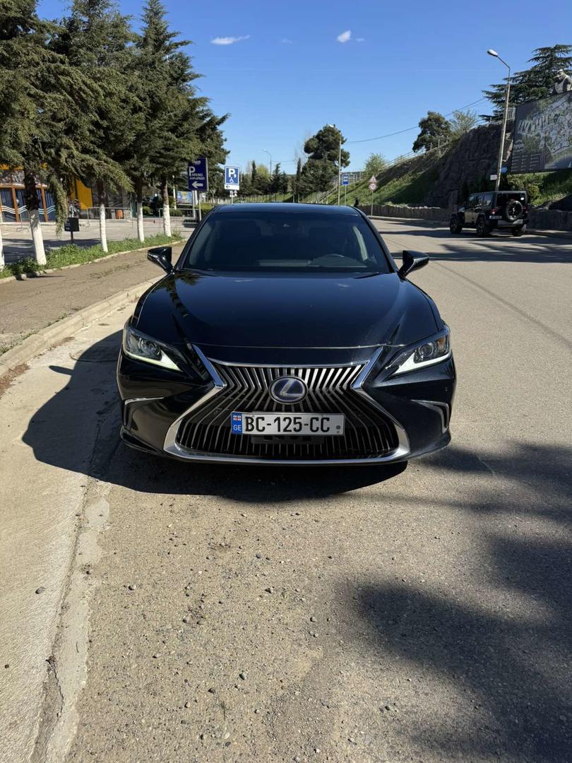 Lexus ES 300 2019 — photo 2