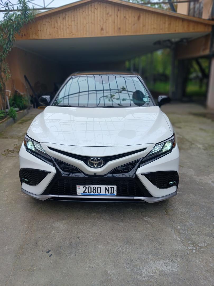 Toyota Camry 2023 — photo 2