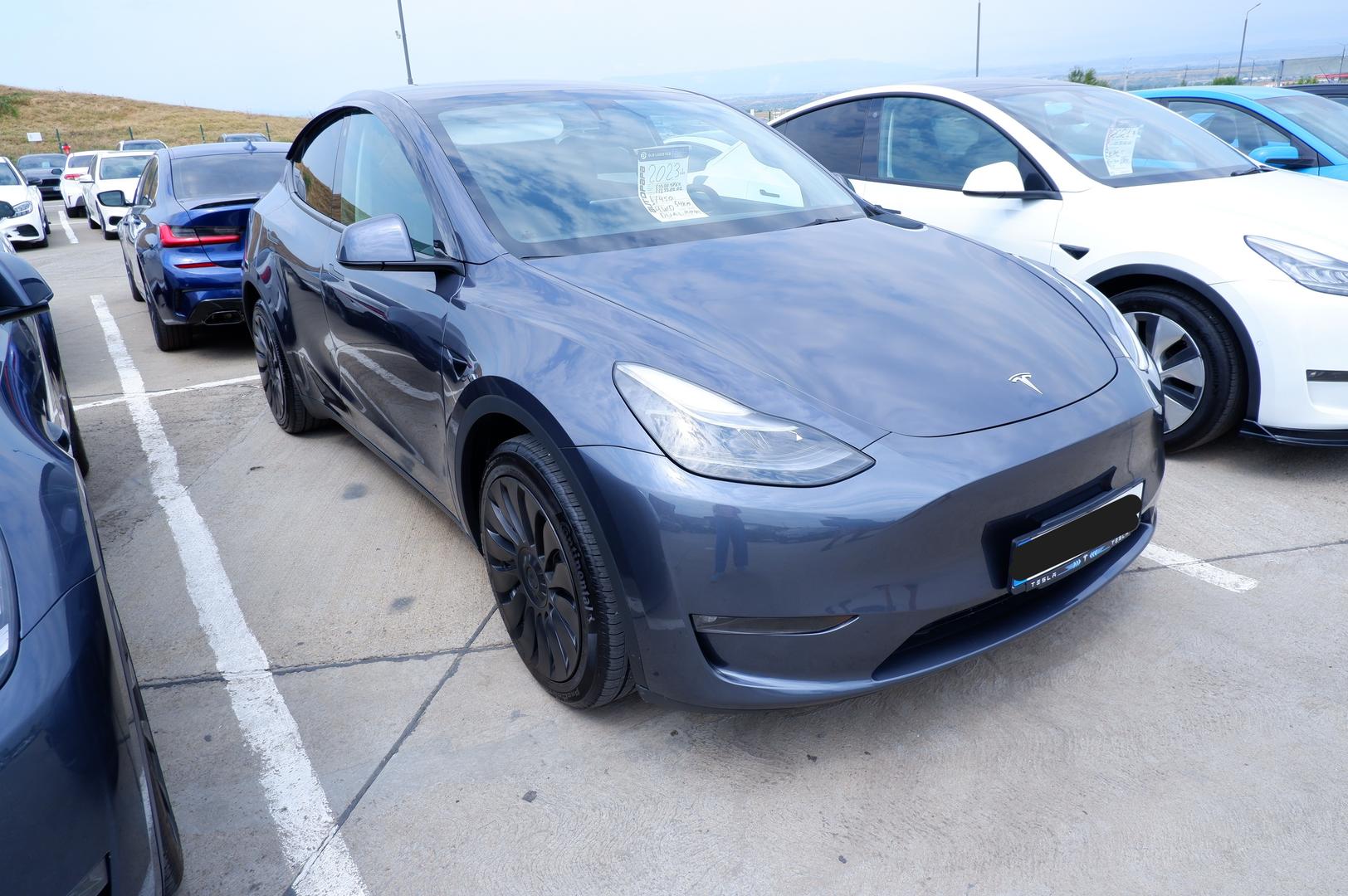Tesla Model Y 2023 — photo 2