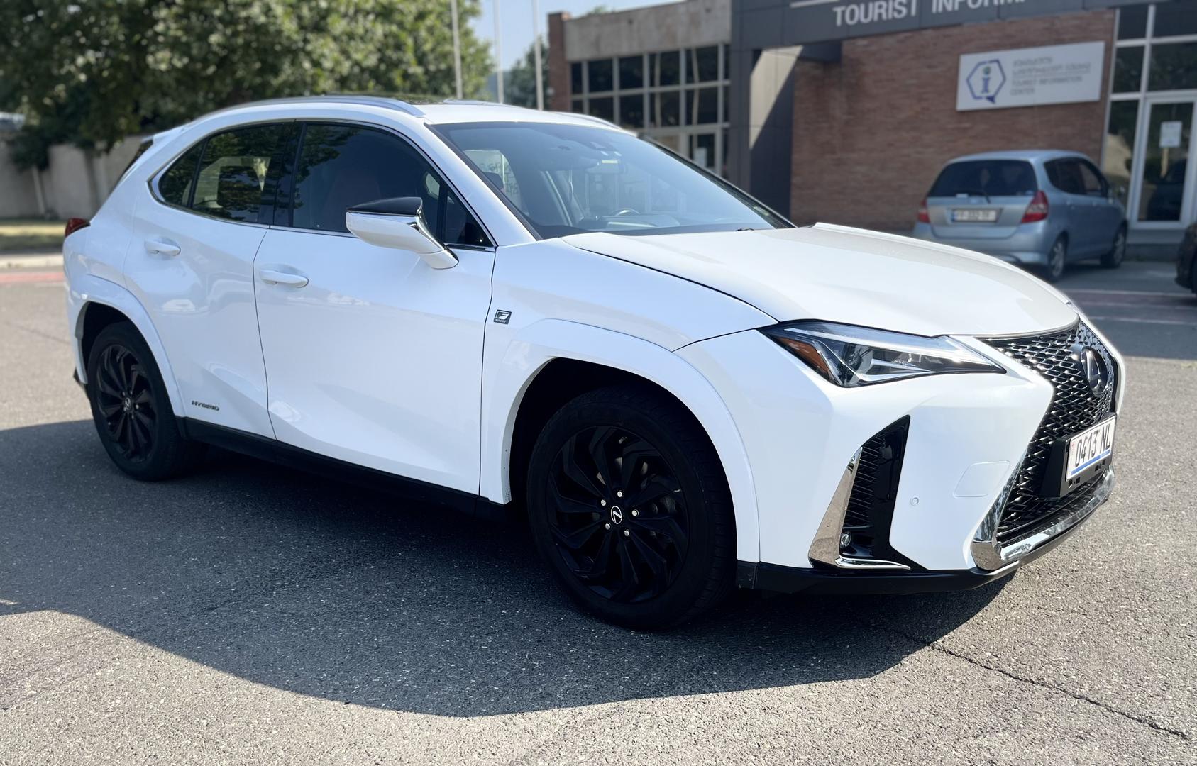 Lexus UX250h 2021 — photo 2