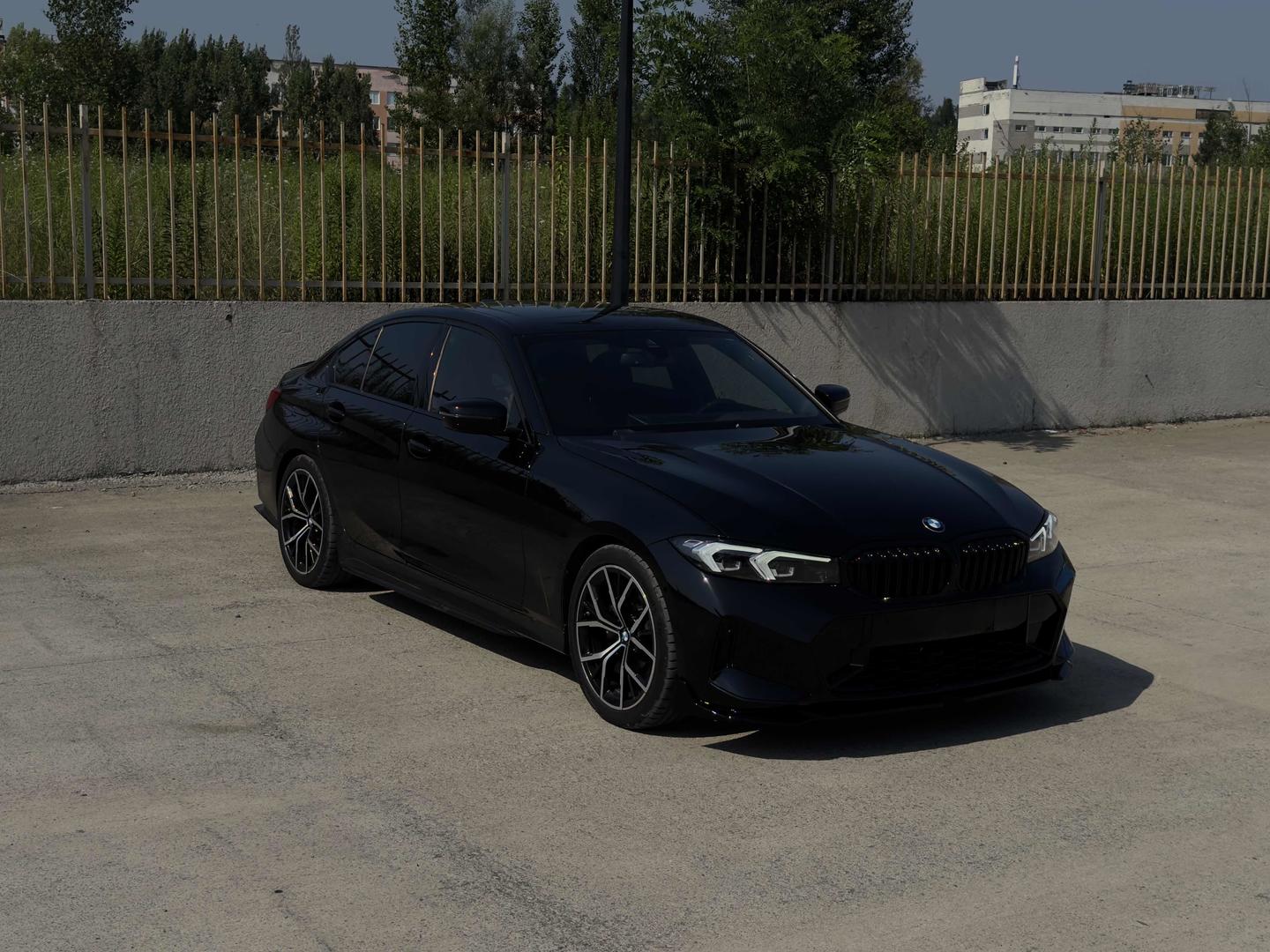 BMW 330 2024 — photo 2