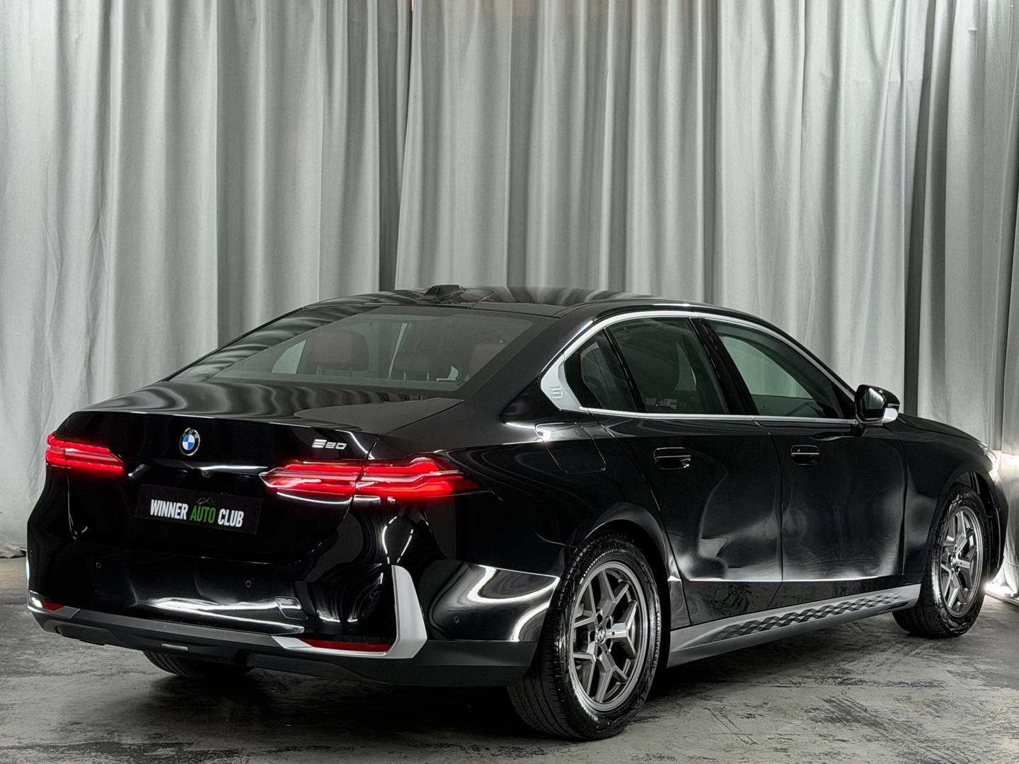 BMW 520 2023 — photo 2