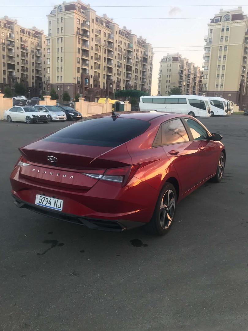 Hyundai Elantra 2023 — photo 2