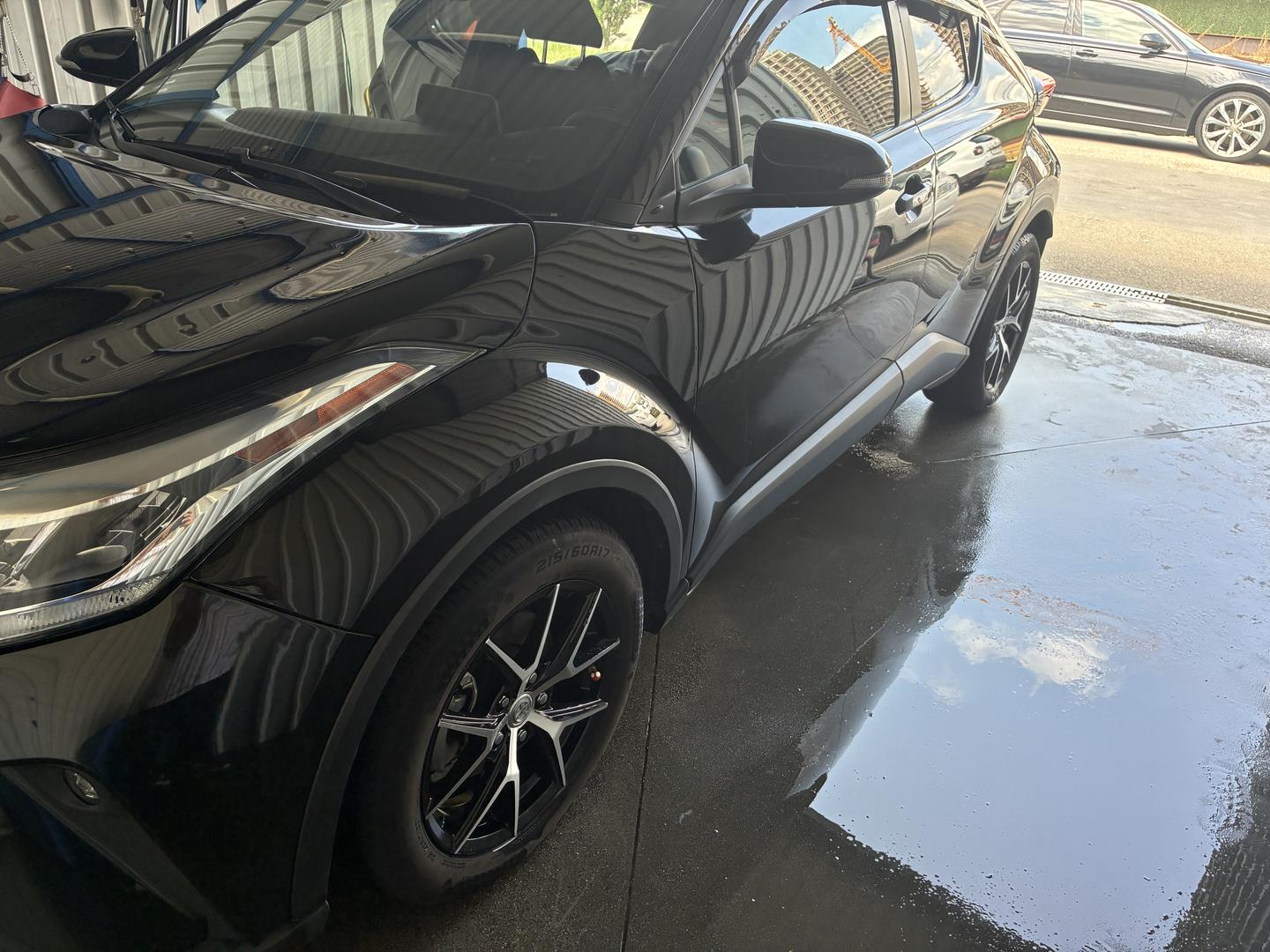 Toyota C-HR 2021 — photo 2