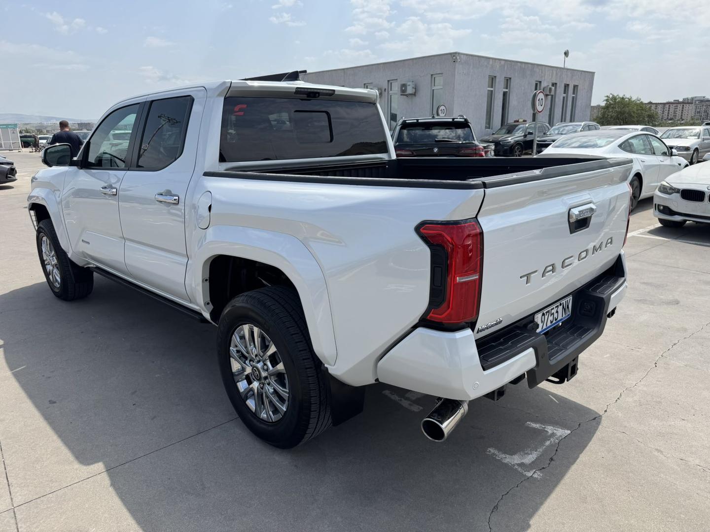 Toyota Tacoma 2024 — photo 2