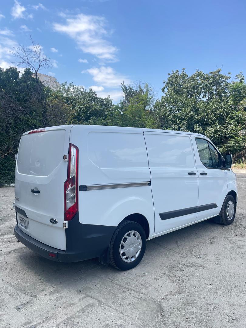 Ford Transit 2016 — photo 2