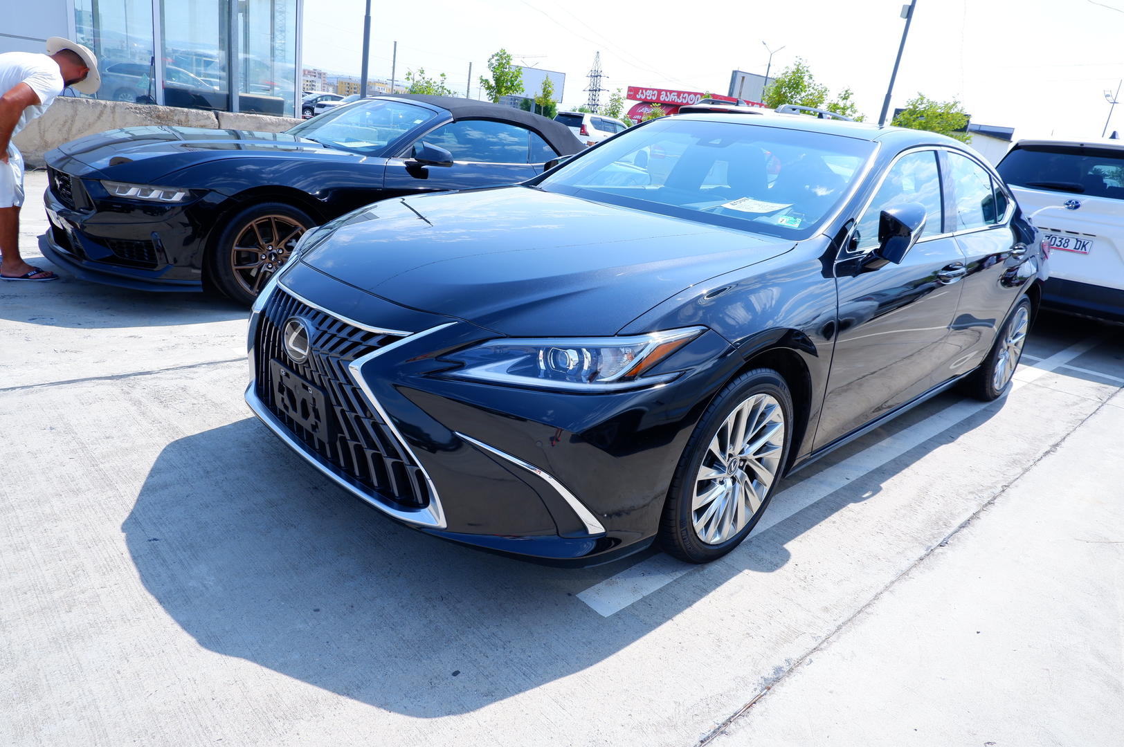 Lexus ES 300 2023 — photo 2