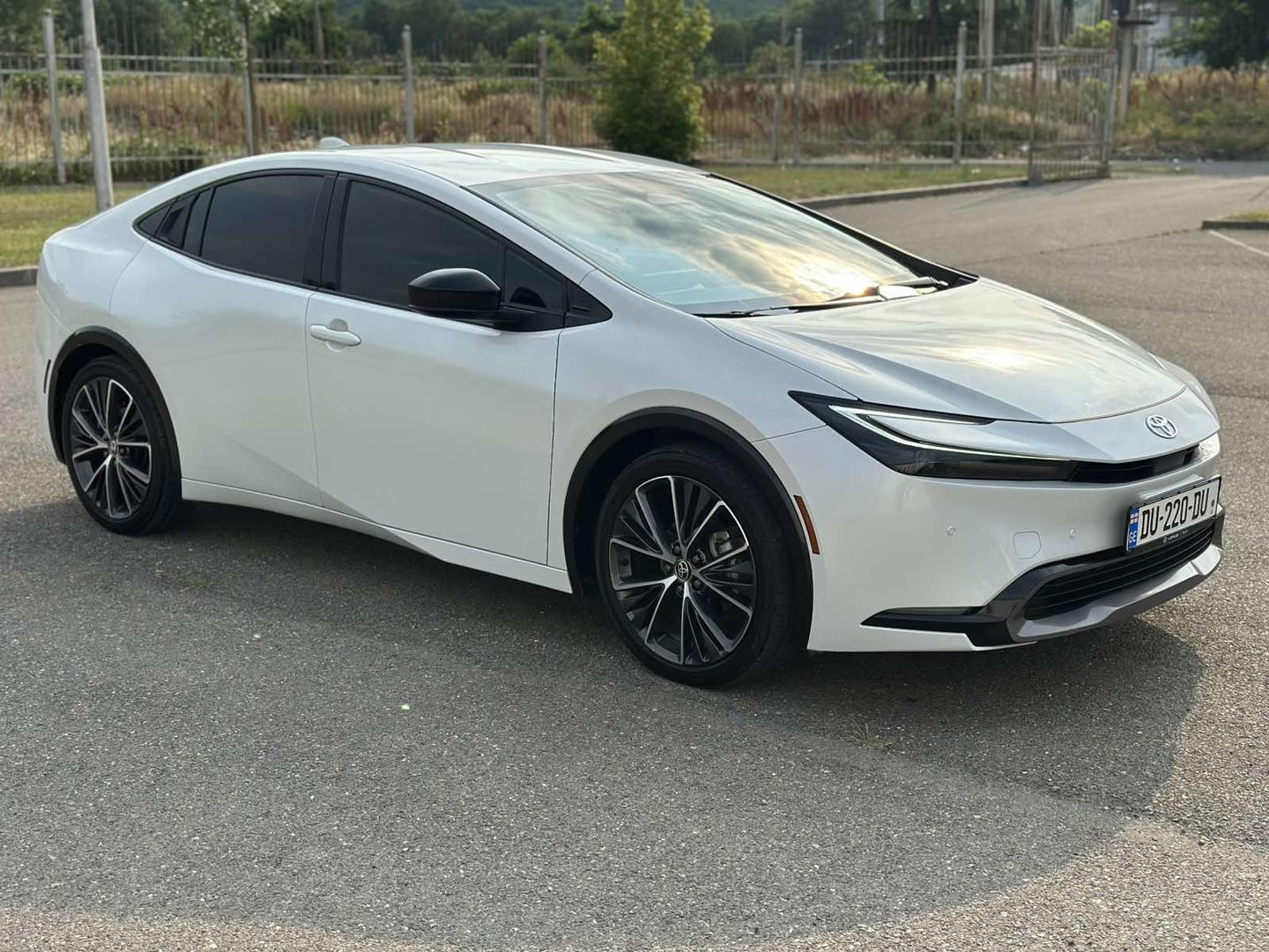 Toyota Prius 2024 — photo 2