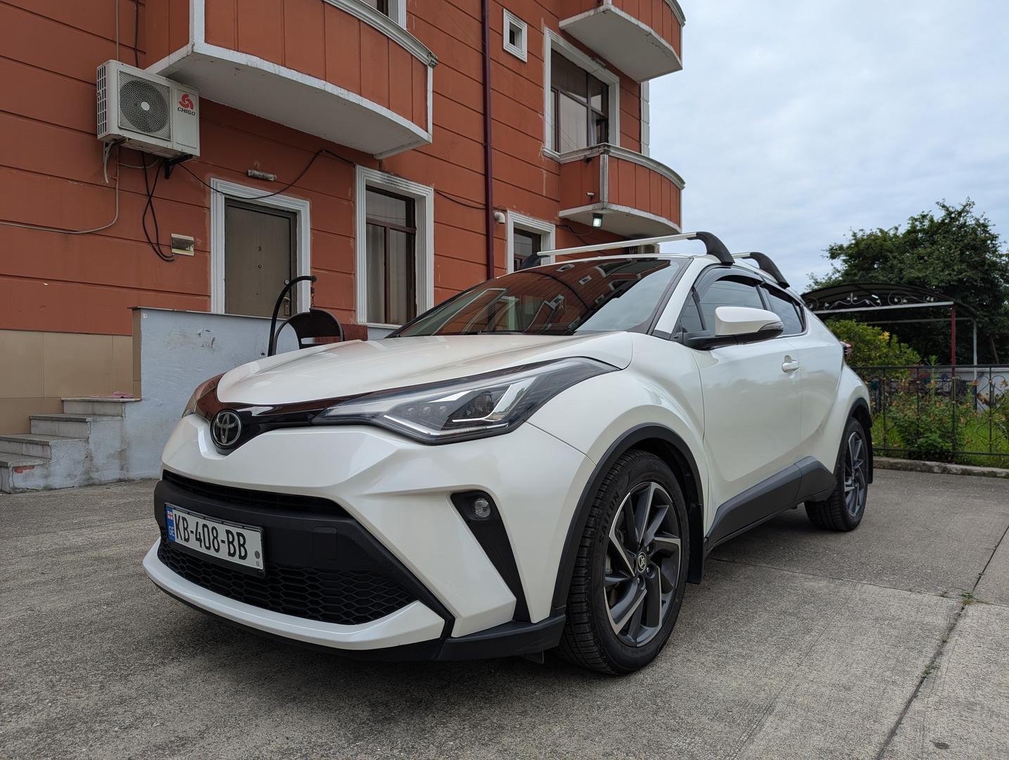 Toyota C-HR 2019 — photo 2