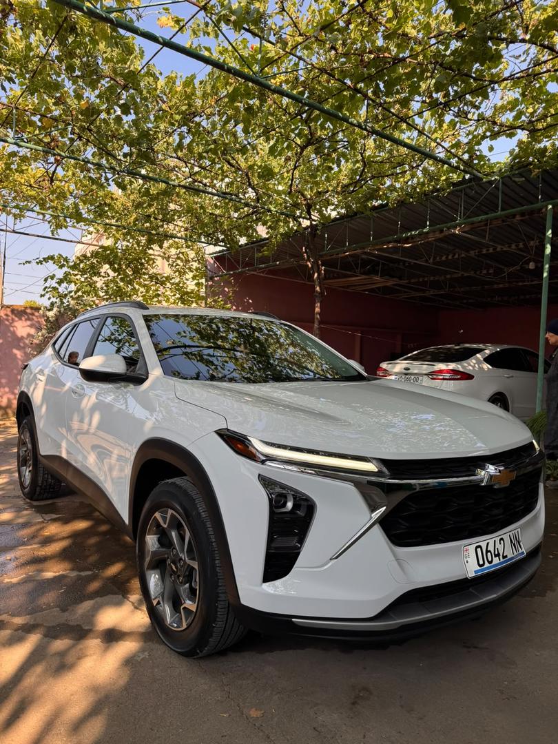 Chevrolet Trax 2023 — photo 2