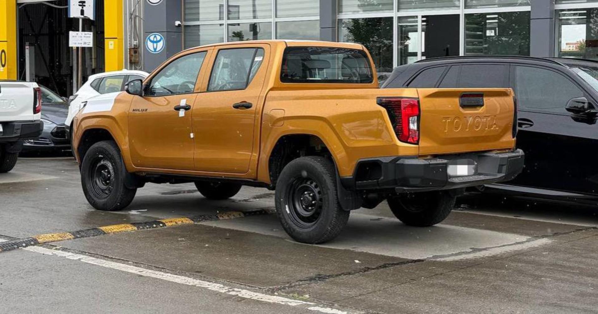 Toyota Hilux 2026 — photo 2