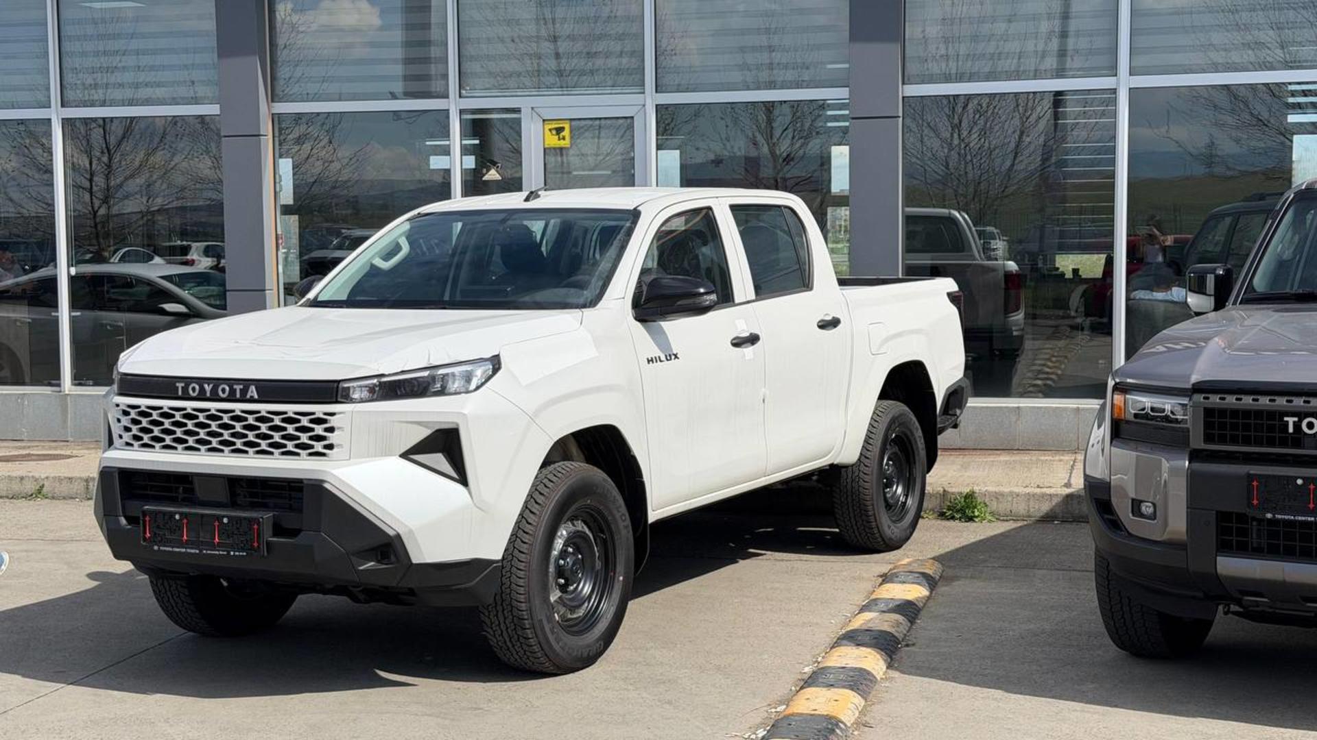 Toyota Hilux 2026 — photo 2