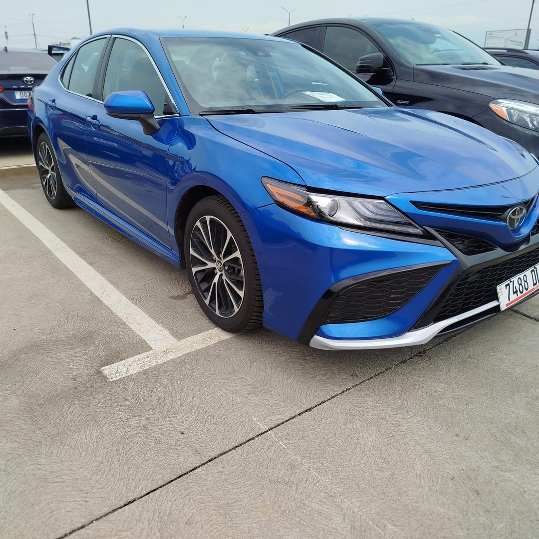 Toyota Camry 2020 — photo 2