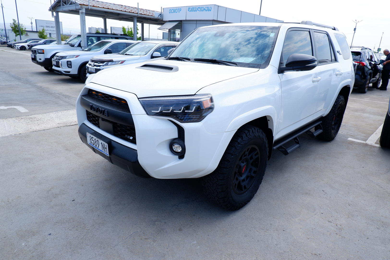 Toyota 4Runner 2023 — photo 2