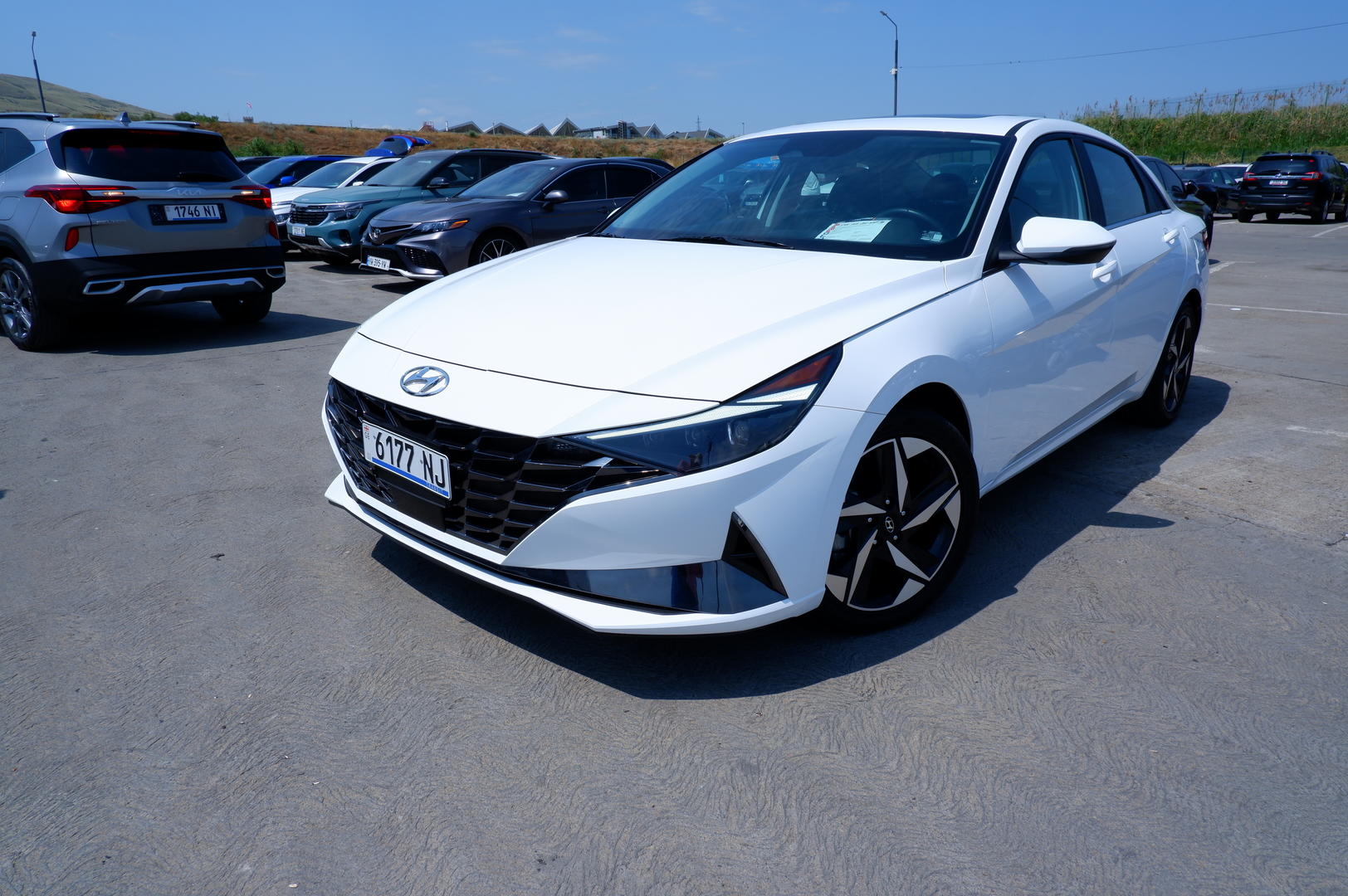 Hyundai Elantra 2023 — photo 2