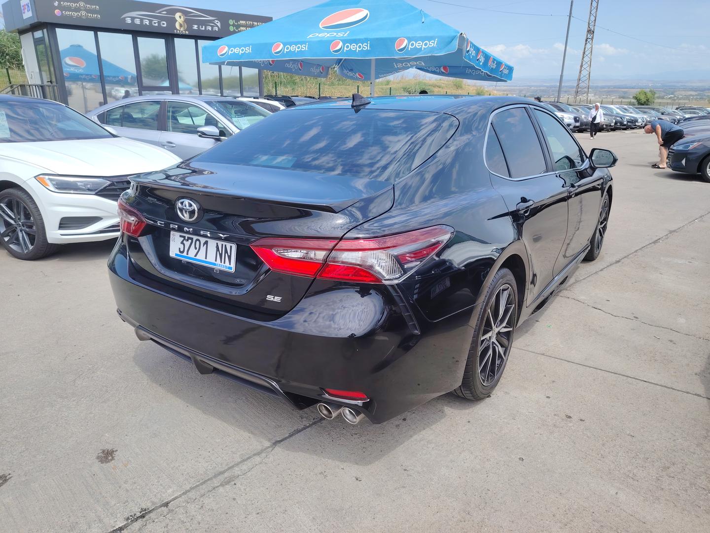 Toyota Camry 2021 — photo 2