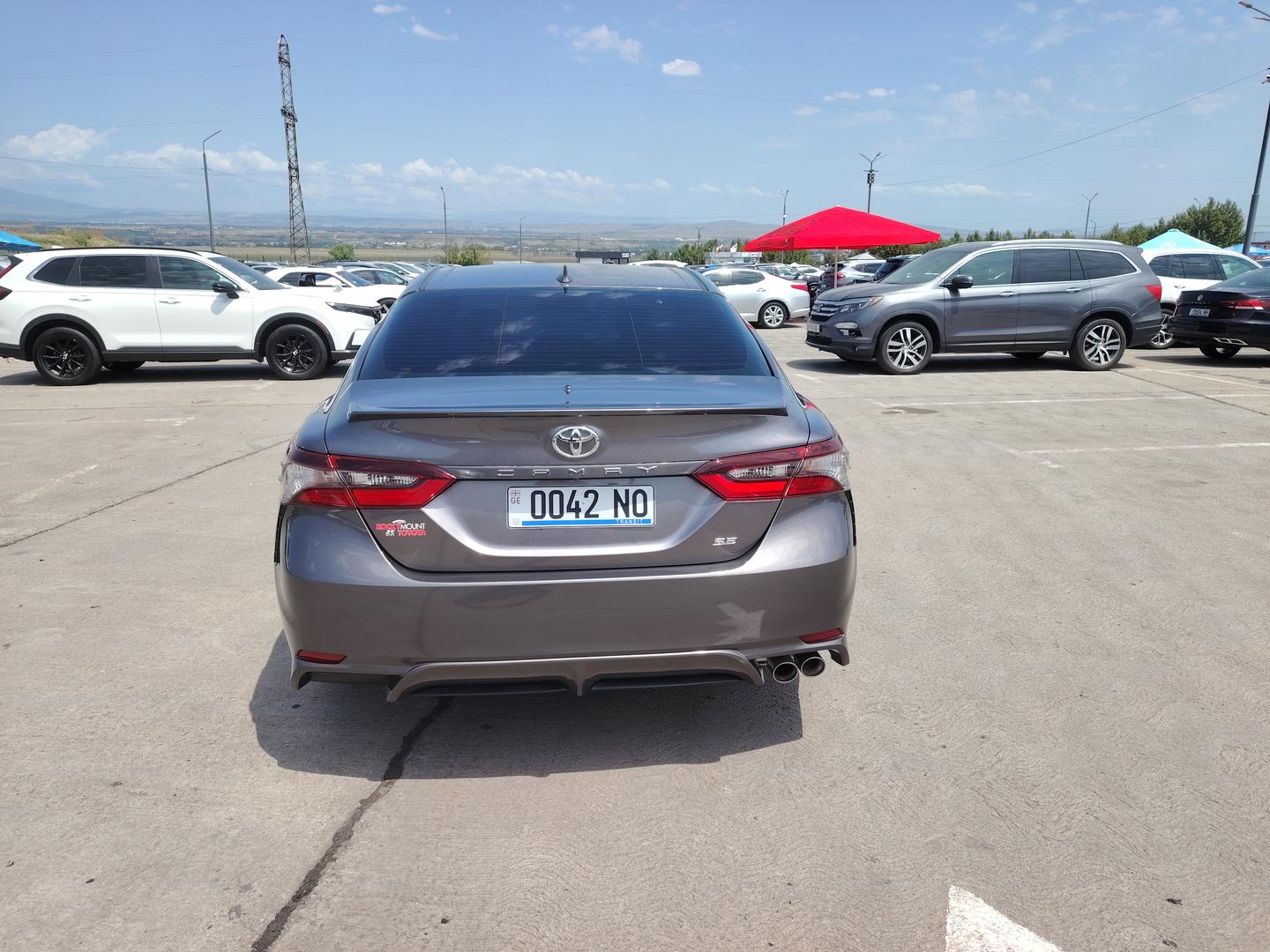 Toyota Camry 2021 — photo 2