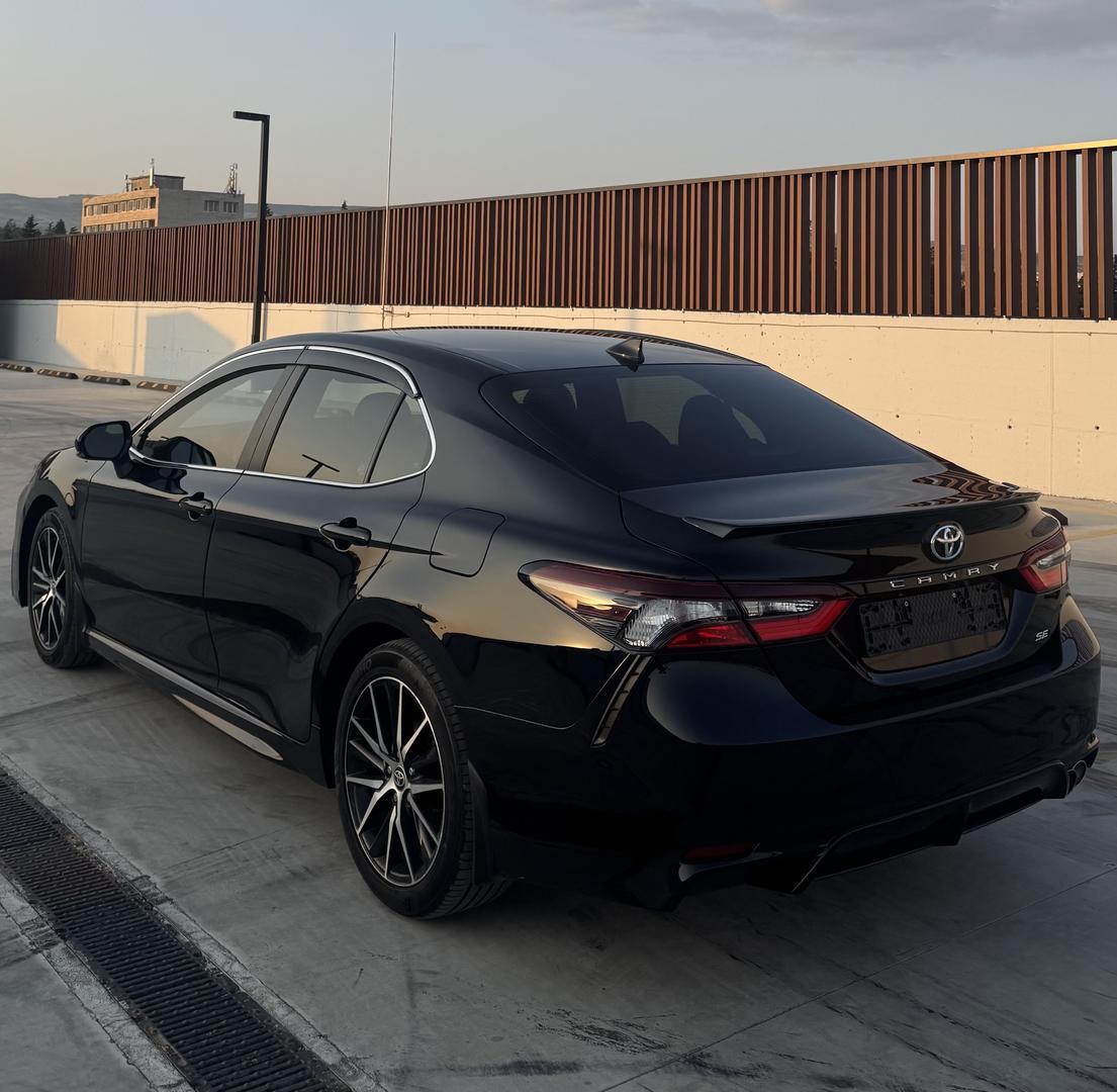 Toyota Camry 2023 — photo 2