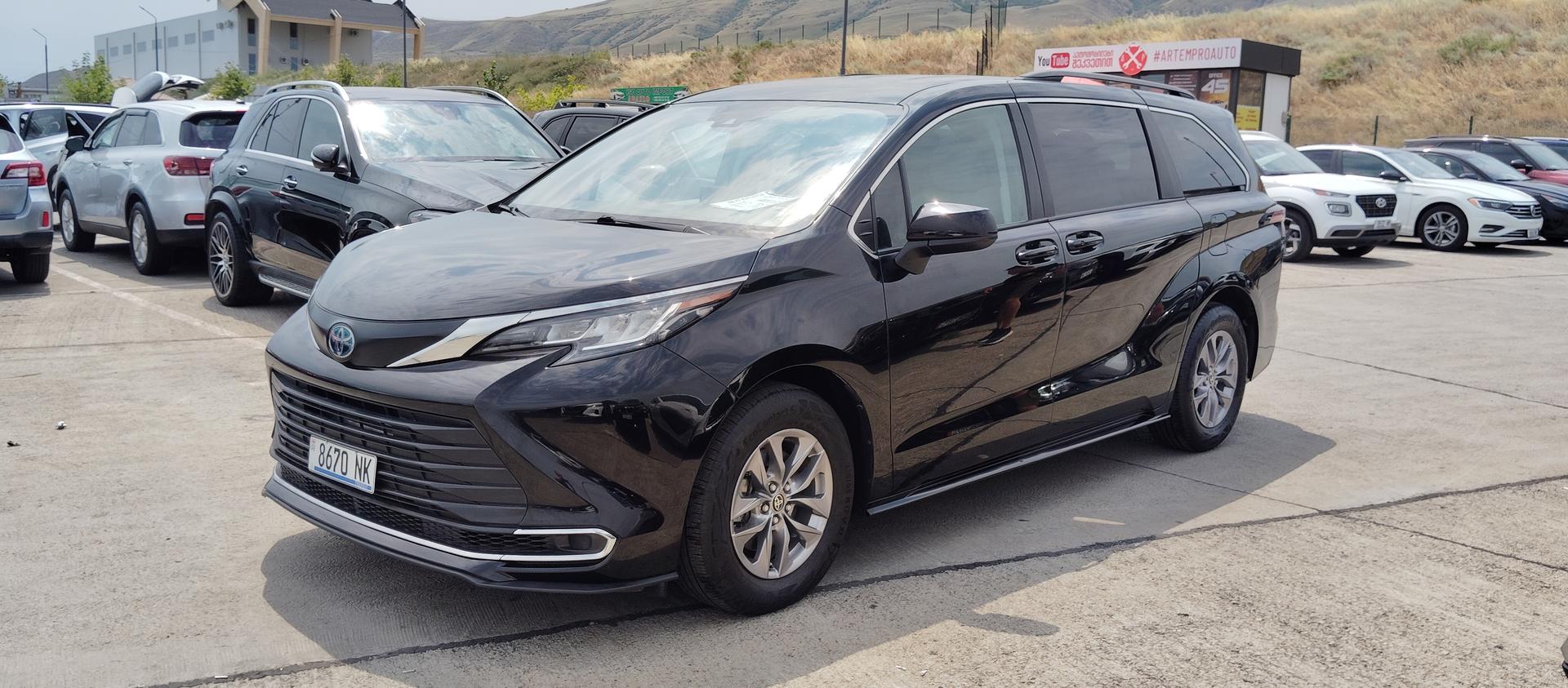 Toyota Sienna 2021 — photo 2