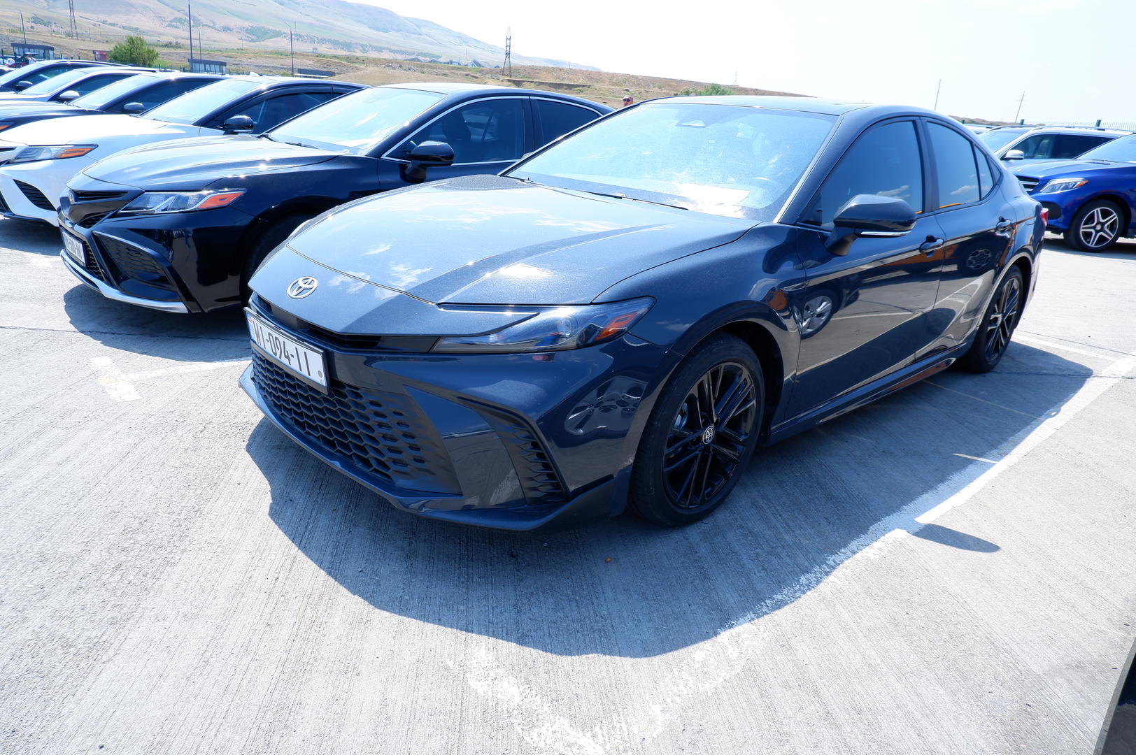 Toyota Camry 2025 — photo 2