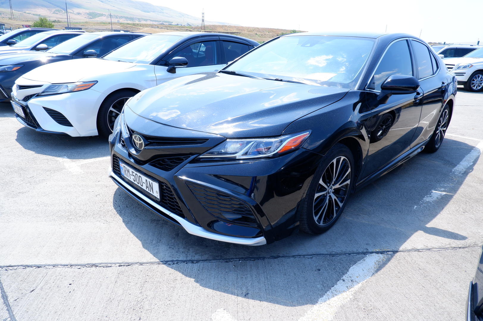 Toyota Camry 2019 — photo 2