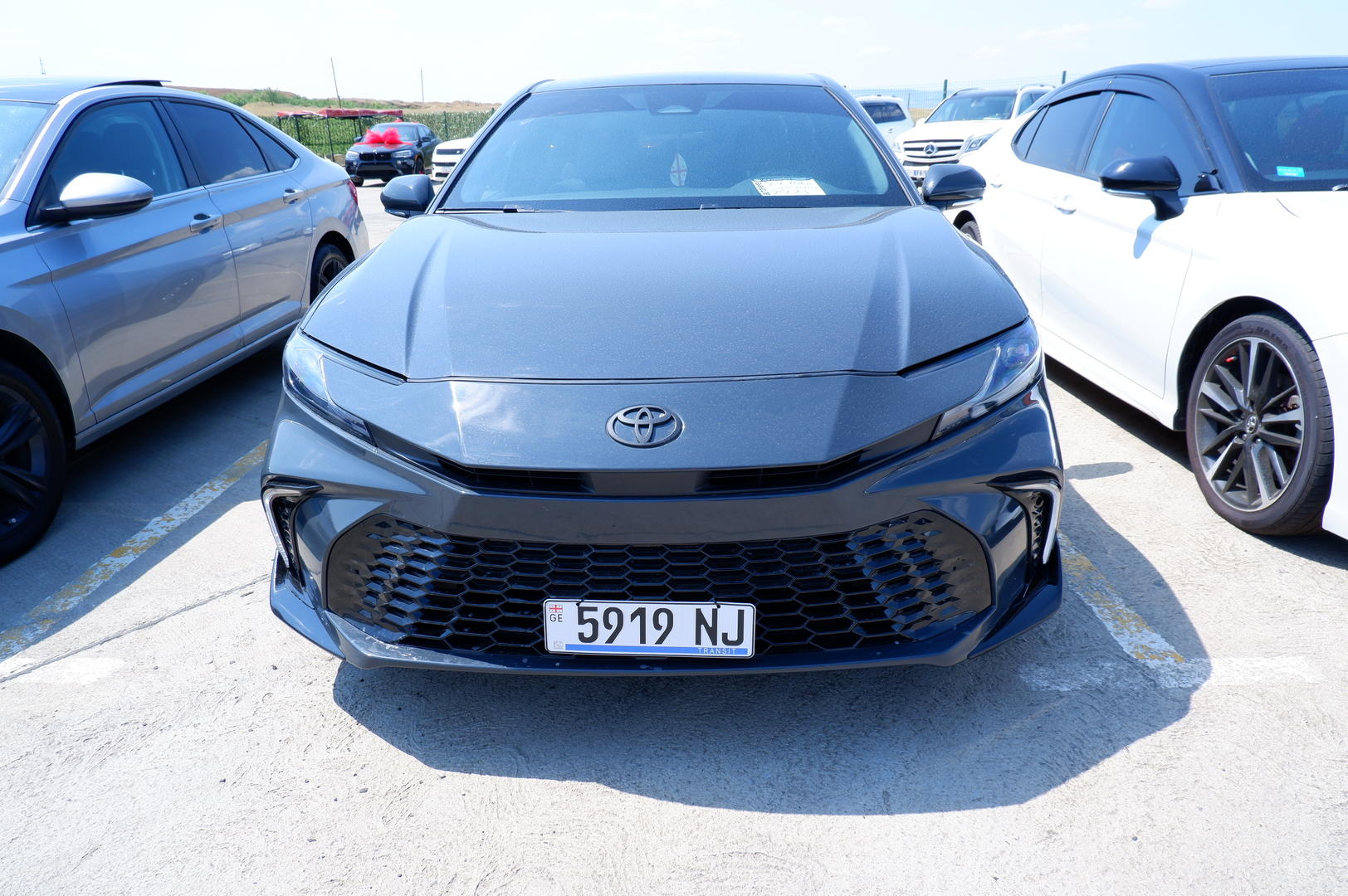 Toyota Camry 2025 — photo 2