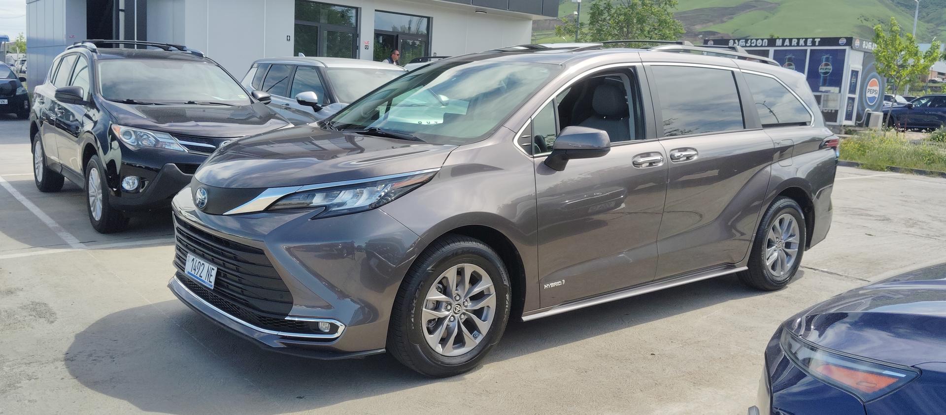 Toyota Sienna 2021 — photo 2