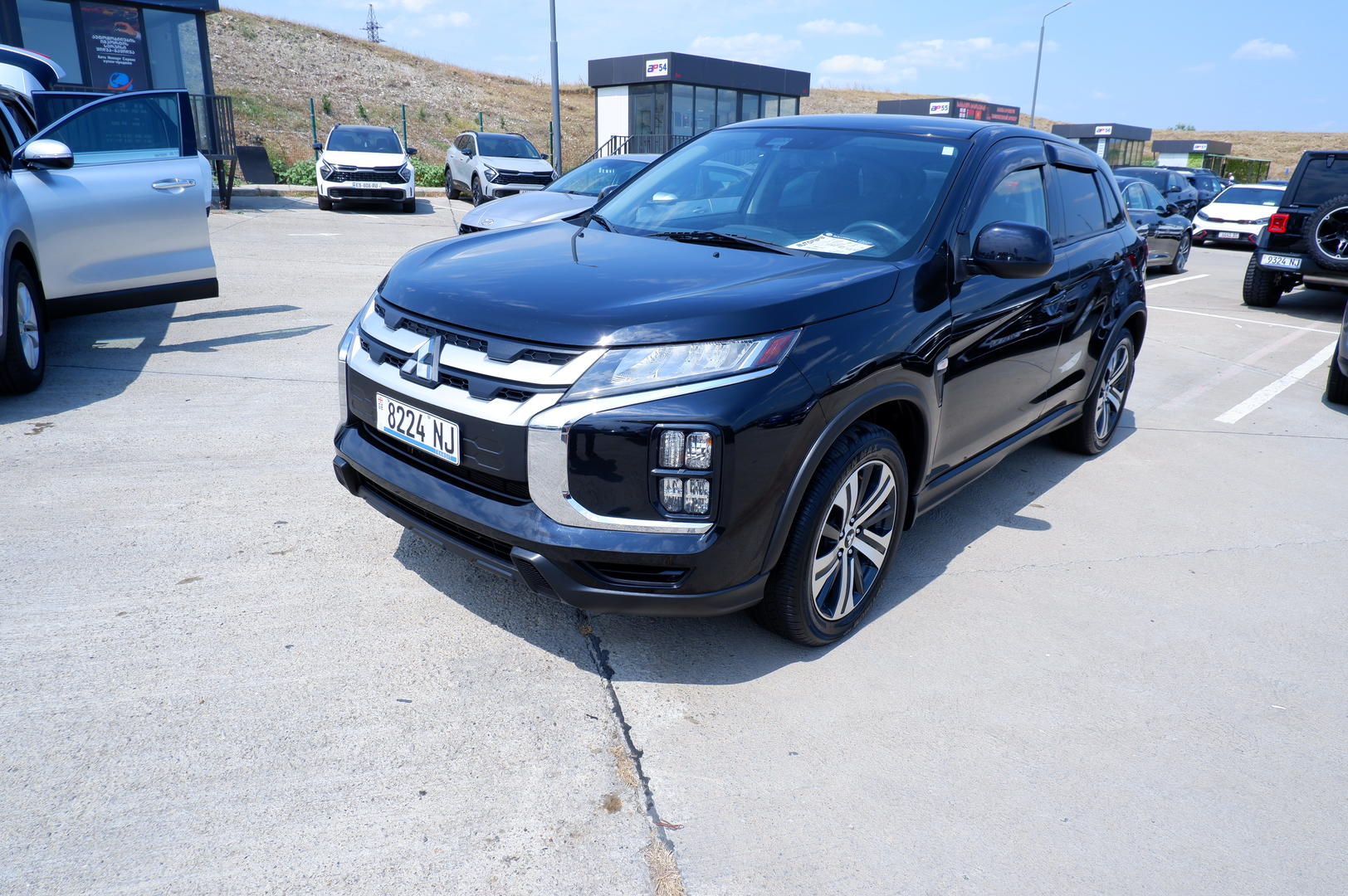 Mitsubishi Outlander 2023 — photo 2