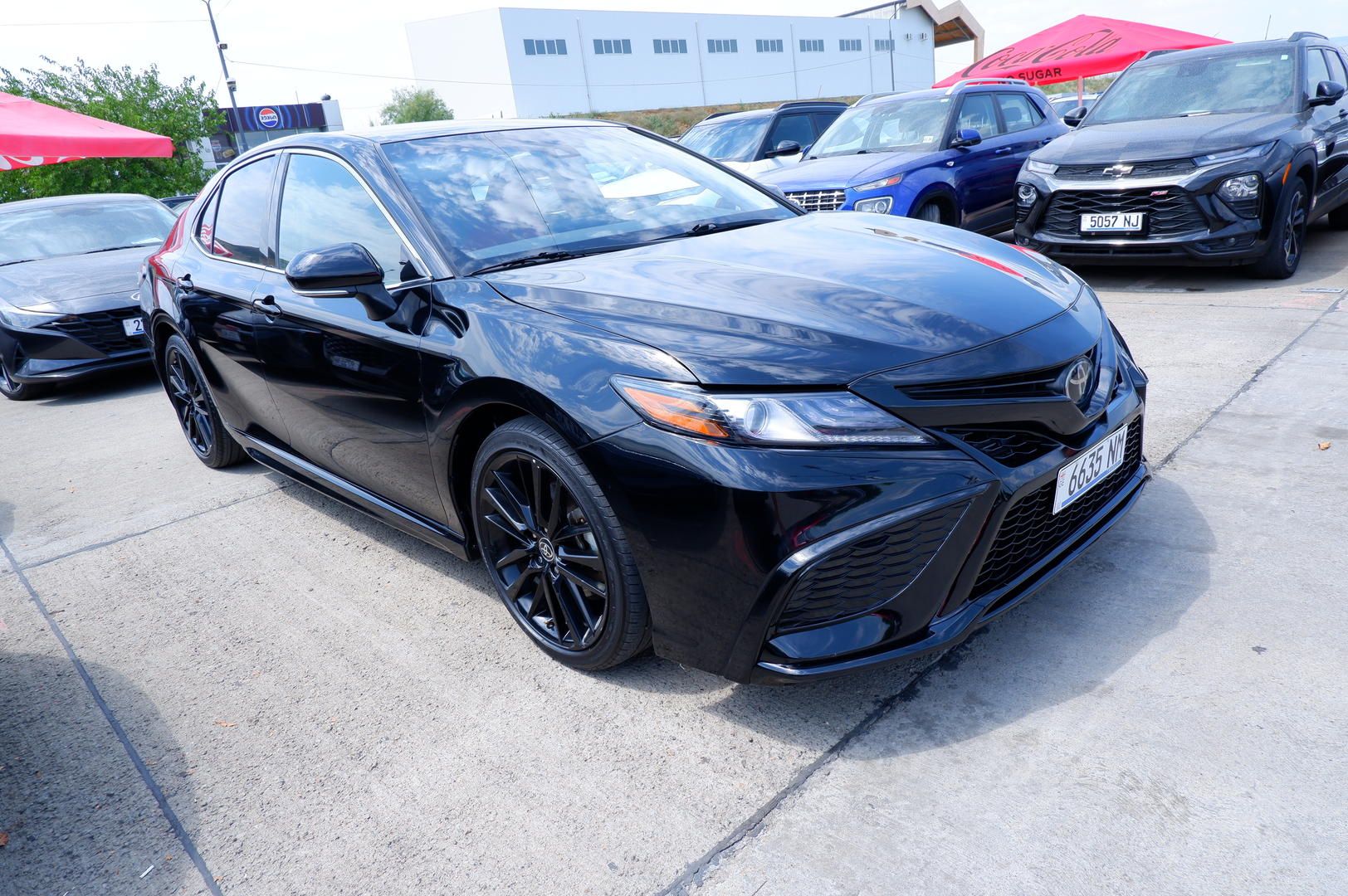Toyota Camry 2022 — photo 2