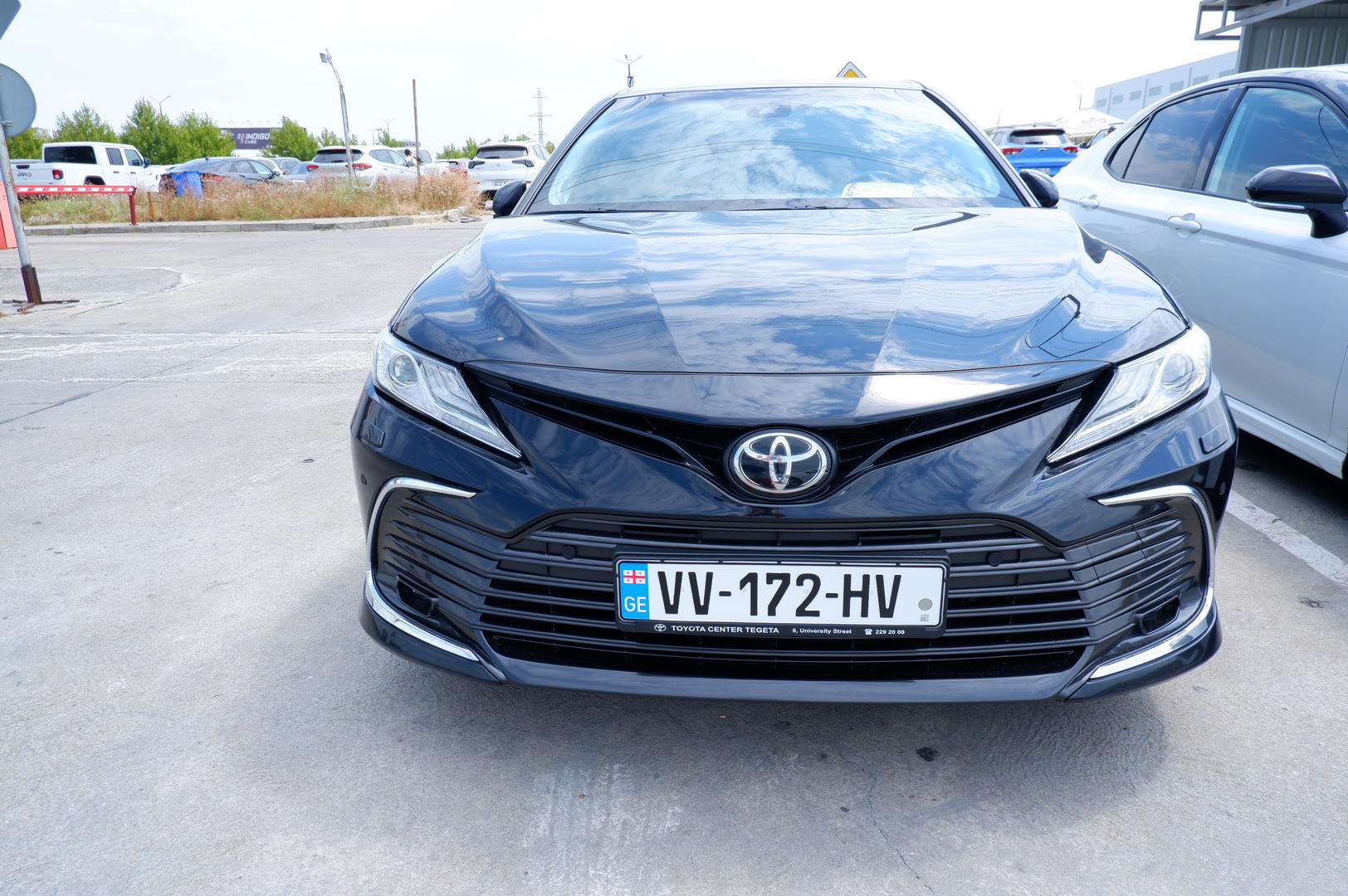Toyota Camry 2023 — photo 2