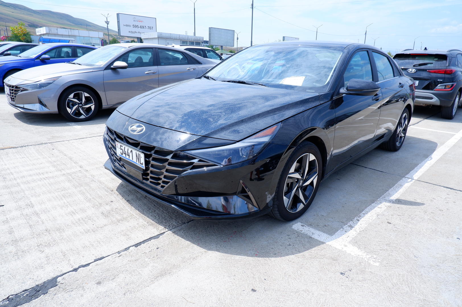 Hyundai Elantra 2023 — photo 2