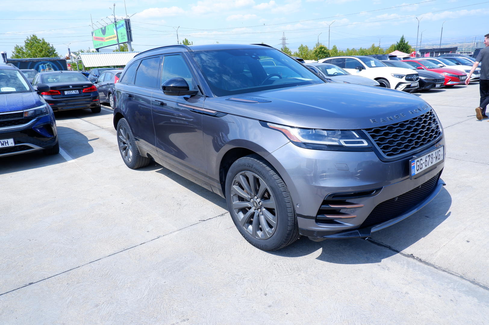 Land Rover Range Rover Velar 2017 — photo 2